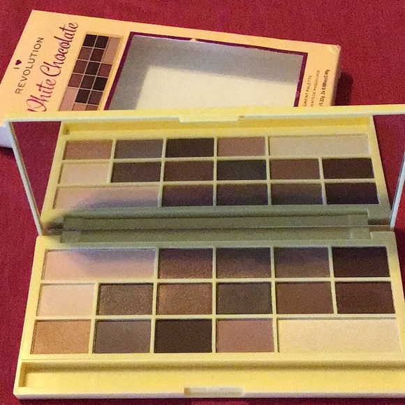 Makeup Revolution Other - WHITE CHOCOLATE Revolution boxed eyeshadow palette